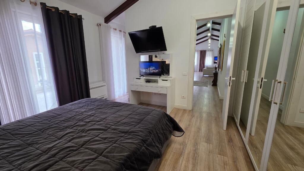 Penthouse for rent, Secret Garden