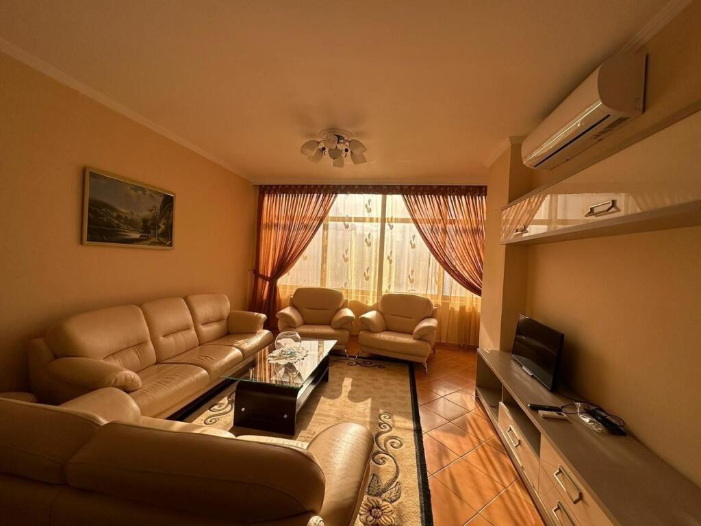 Apartament 2+1 Kati 6 Me ashensor  Adresa: 21 Dhjetori, Perballe Delijorgjit Ne Rruge Kryesore Çmimi: 60.000 Leke