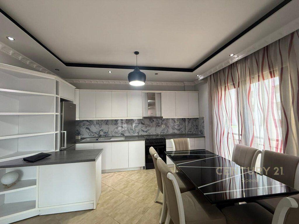 Jepet me qira apartament 2+1 +2 dhe post parkimi ne zonen e Unazes