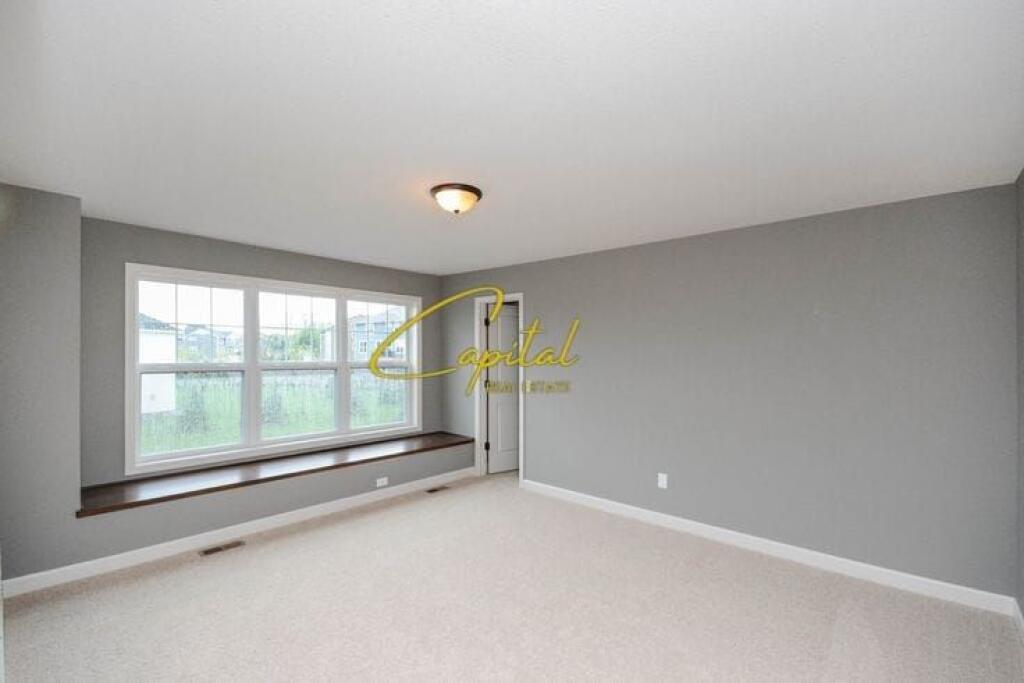 AMBIENT BIZNESI ME QIRA 300 M2 MYSLYM SHYRI 2000 EURO