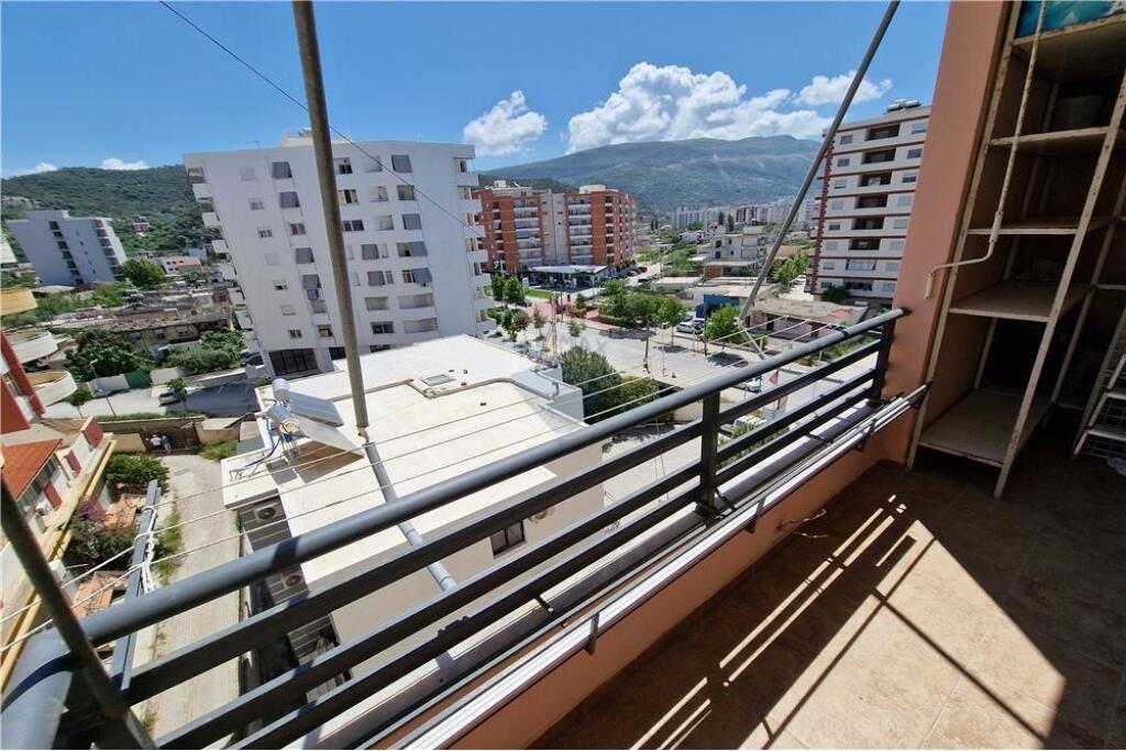Apartament 2+1 me qera ne Rr. Pelivan Leskaj,Vlore