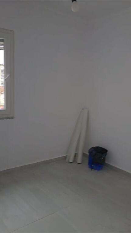 ZYRE ME QERA 74 M2 QENDER 80.000 LEKE