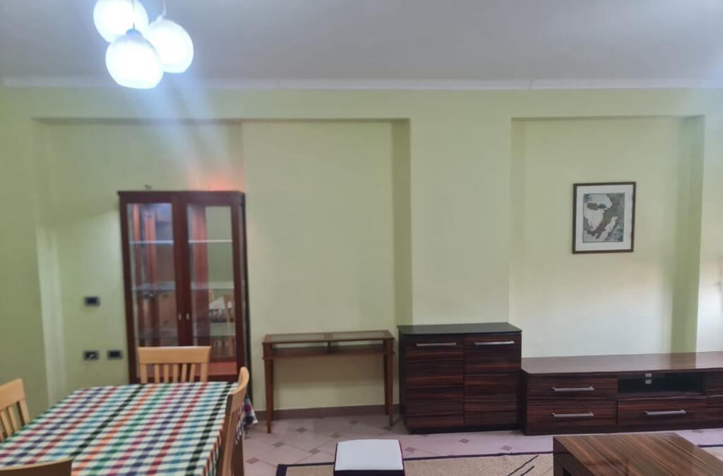 Affittasi 2+1 via Durresit 680 mila lek