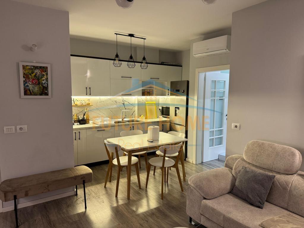 Qira, Apartament 2+1, Stacioni i Trenit 800 €