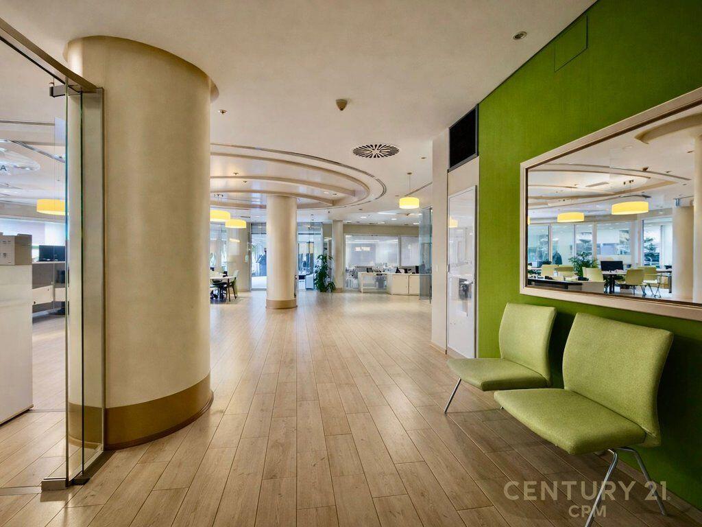 Ufficio premium in affitto 300 m² vicino allo Stadio Air Albania