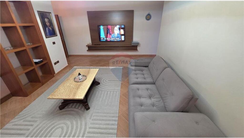 Apartament 2+1 me qera ne Bulevard,Vlore
