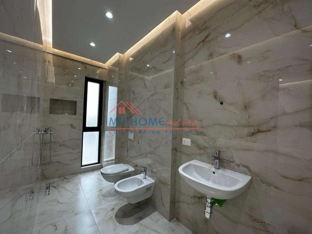 Zyre+Post parkimi me Qera Farmacia 10 Tirane