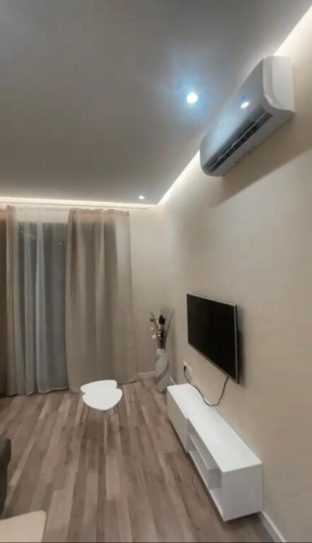 Super 1+1 Lluksoz me Qera tek 5 Maji