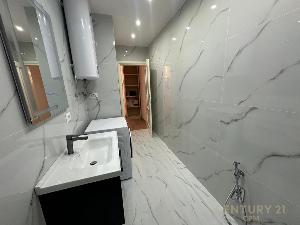 Japim me qira Apartament 1+1 ne qender ! 700 € /Muaj