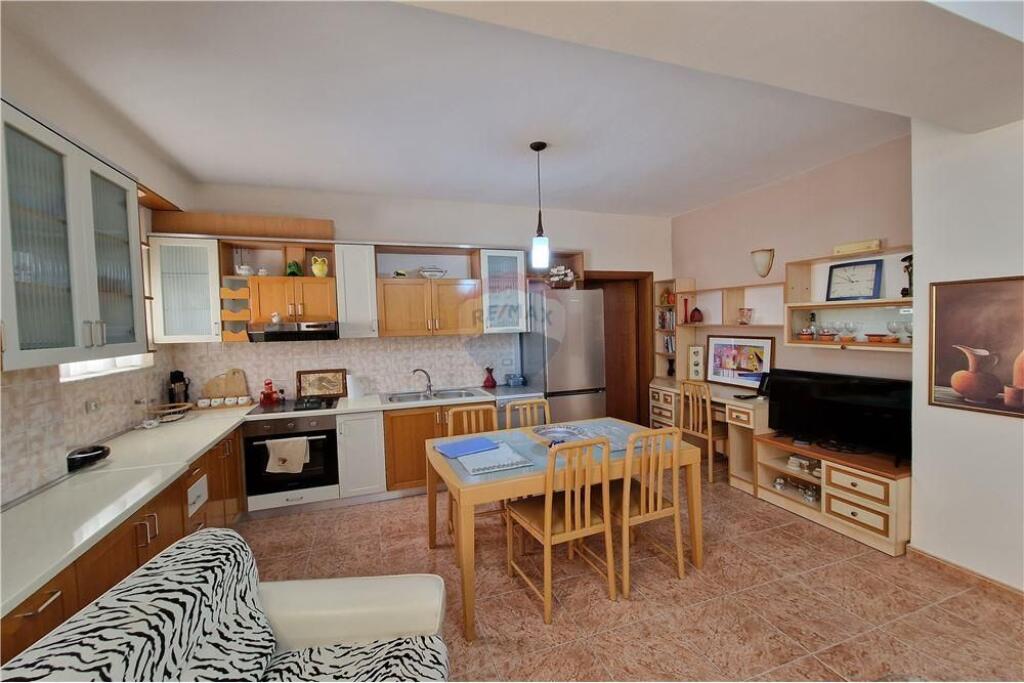 Apartament 2+1 me qera ne Rr. Pelivan Leskaj,Vlore