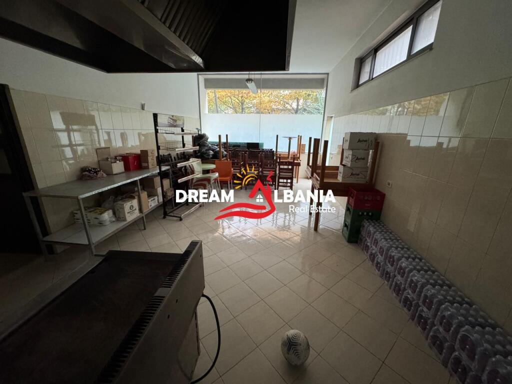 Premises for rent at the entrance of Fresku, in Tirana (ID 42711053 )