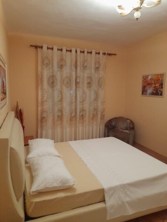 Jepet Me Qera Apartament 2+1+1 Ballkon
