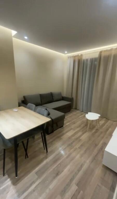 Super 1+1 Lluksoz me Qera tek 5 Maji