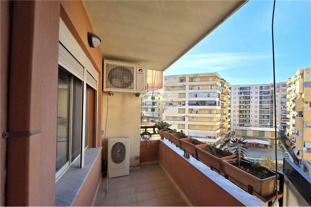 Apartament 2+1 me qera ne Bulevard,Vlore