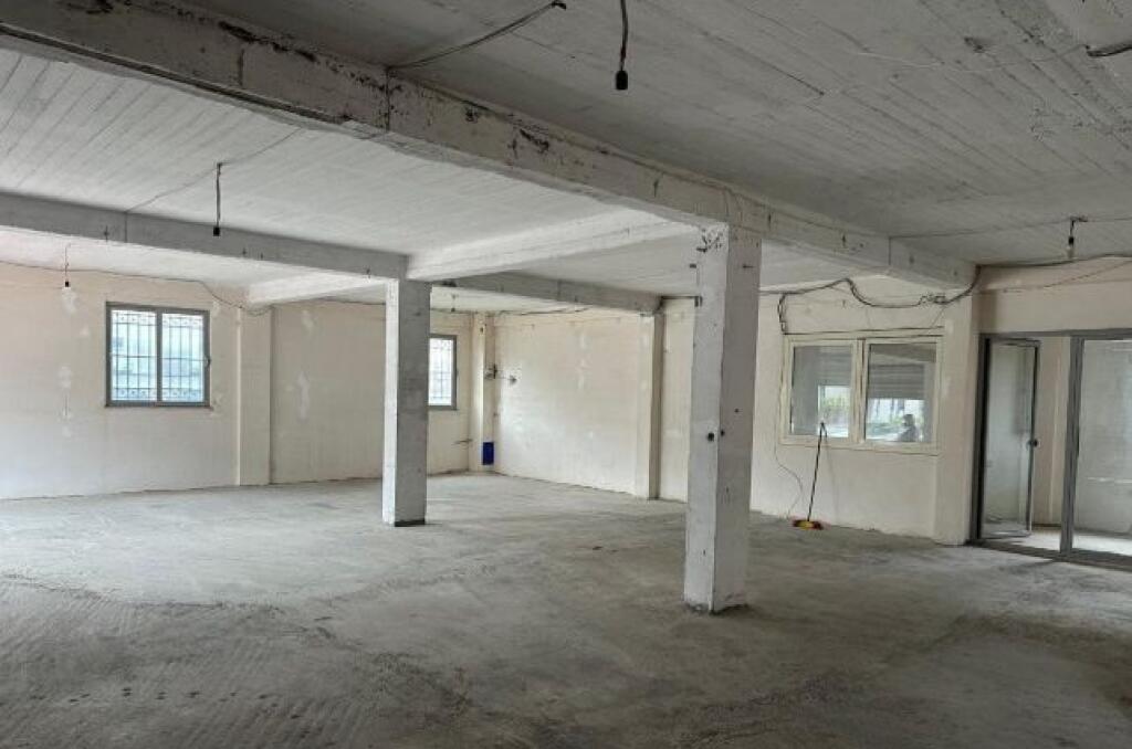 WAREHOUSES FOR RENT 260 M2 TIRANA-DURRES HIGHWAY 70,000 LEKE