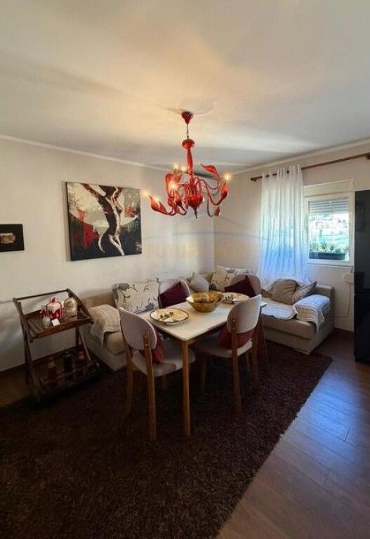 Shitet, Apartament 1+1, Ambasada Amerikane, Rruga e Elbasanit, Tiranë.