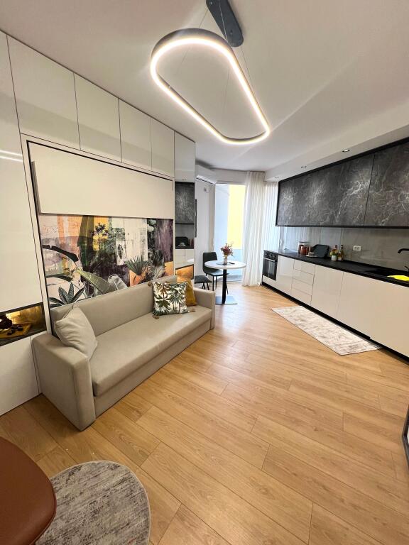 Okazion Shes apartament Komuna e Parisit - 83.000€