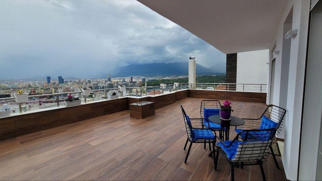 SUPER APARTAMENT MODERN 2+1+VERANDE PER SHITJE TEK XHAMIA KOPSHTI BOTANIK! 325,000 € Sip. Totale  170m2