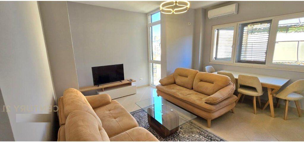 Shitet apartament 2+1+2 Ballkone në zonën e Liqenit të Thatë, pranë Hotel Radisson.