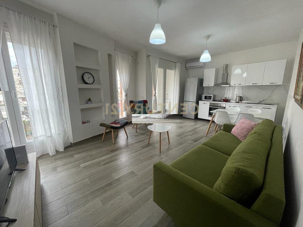 ALI DEMI, JAPIM APARTAMENT 1+1 PER QIRA!