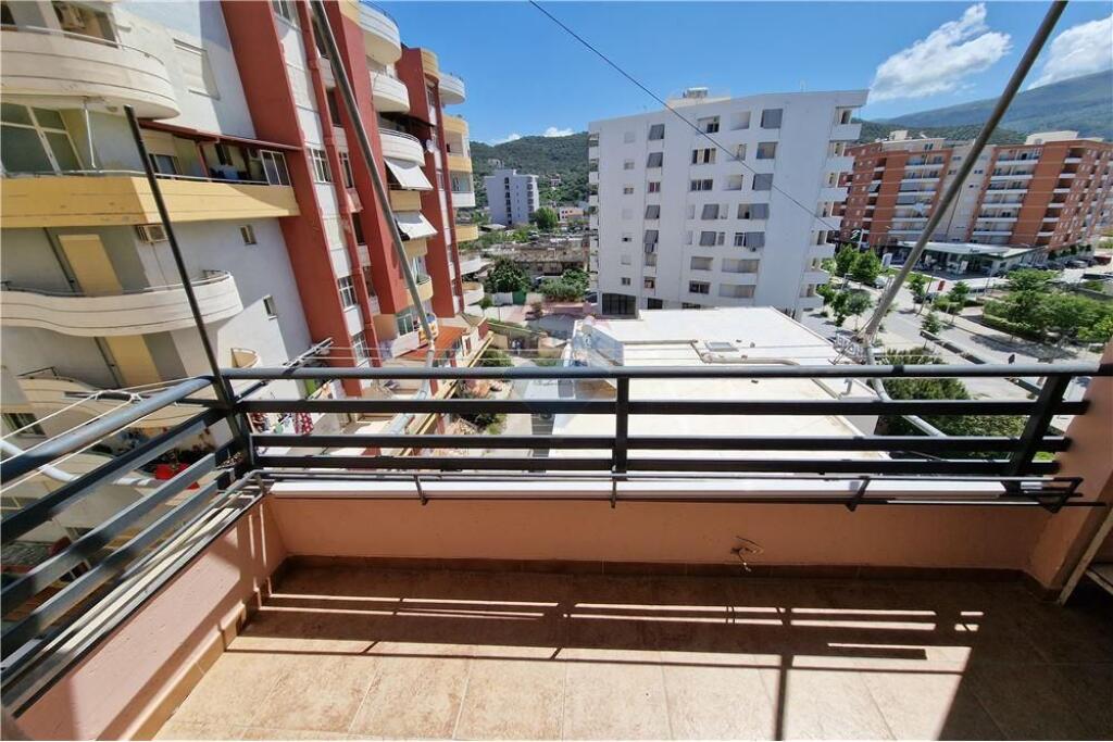Apartament 2+1 me qera ne Rr. Pelivan Leskaj,Vlore