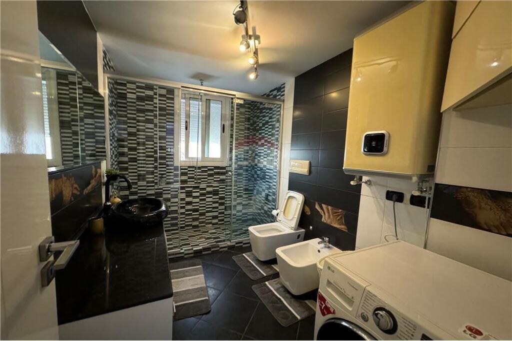 Apartment - For Rent - Commune of Paris, Tirana