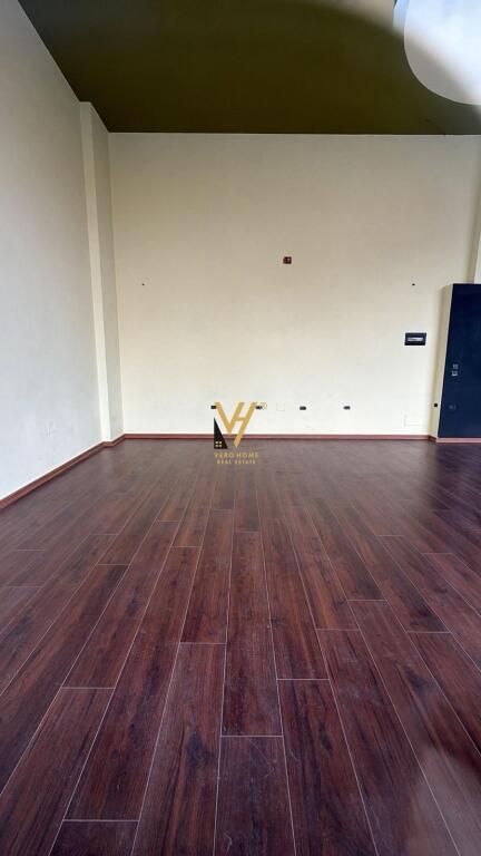 SHITET AMBIENT BIZNESI 75 M2 TE QYTETI STUDENTI 230.000 EURO