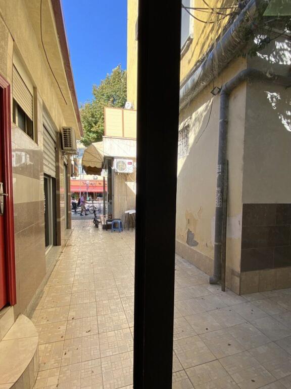 Jap me qera, Zyre, Dyqan (155€) 8 m , Rruga e Durresit