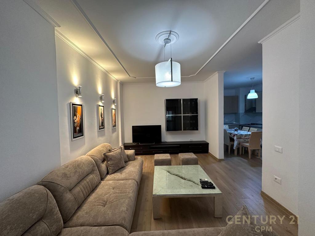 Japim me qira Apartament 1+1 ne qender ! 700 € /Muaj