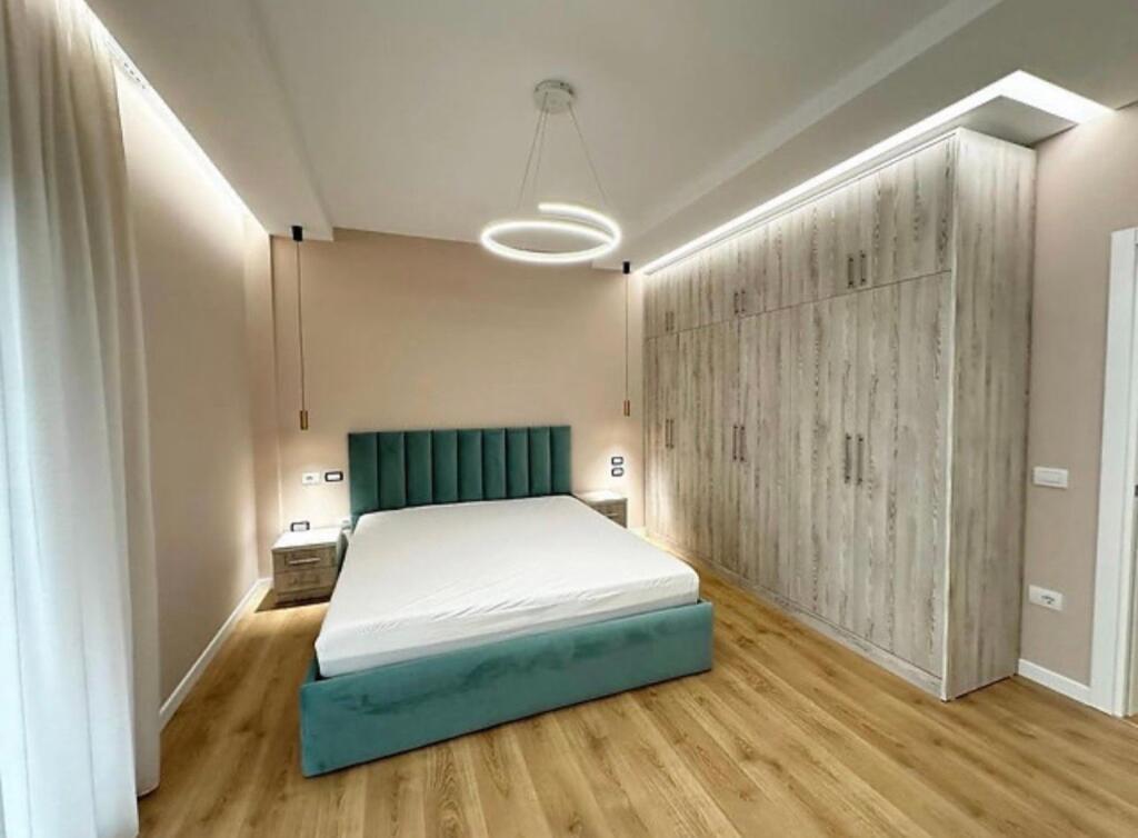 3+1 apartment for rent at Montesori Schl near Liqeni i Thate.