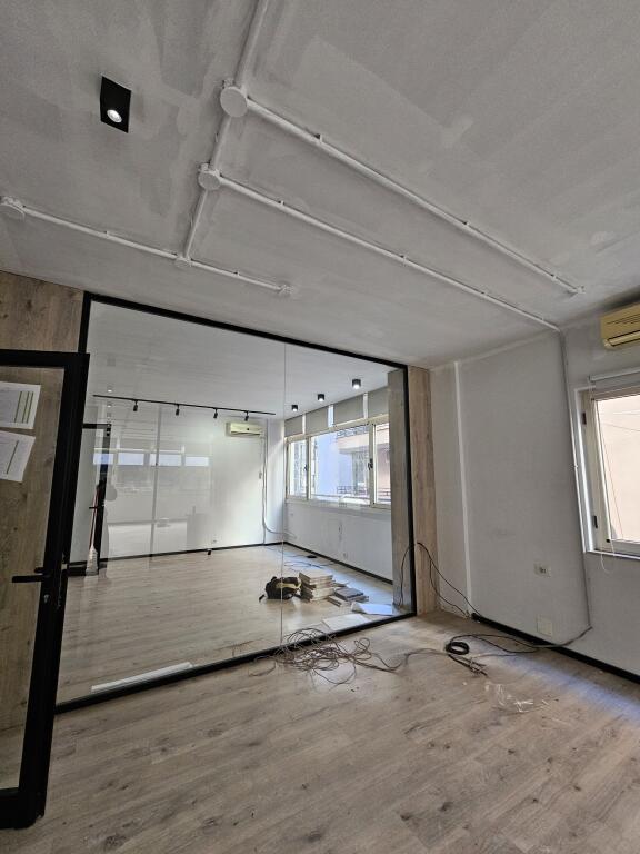 Zyre me Qera: Open space 📍Bllok ( Pranë Çokolatinit) - Kt.2 - Sp.120 m² - 1500/euro neto pallat i ri 🔥