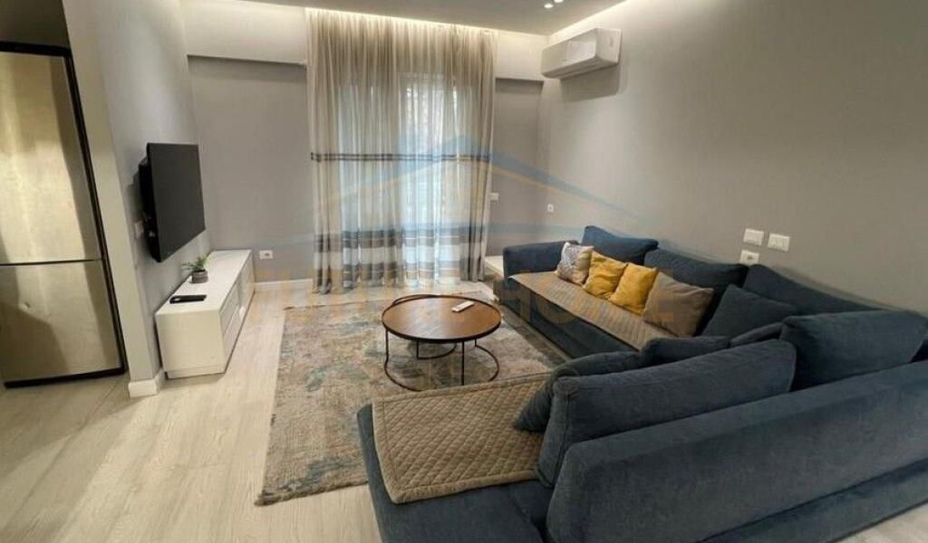 Shitet, Apartament 2+1+2, Rruga e Barrikadave, Tiranë