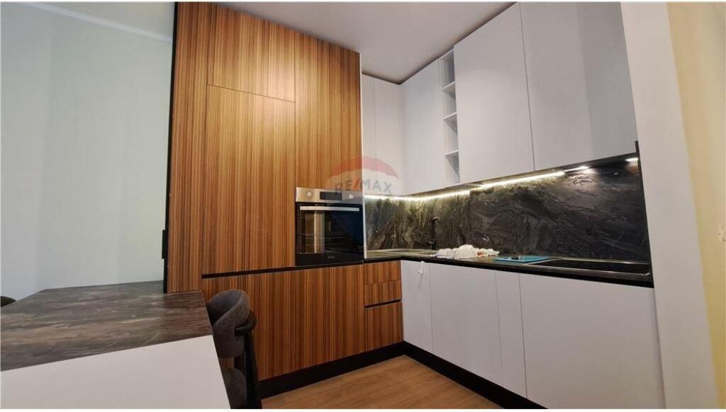 🏢 Apartment for Sale 2+1+2 – Lungomare, Reshat Osmani Street, Vlora