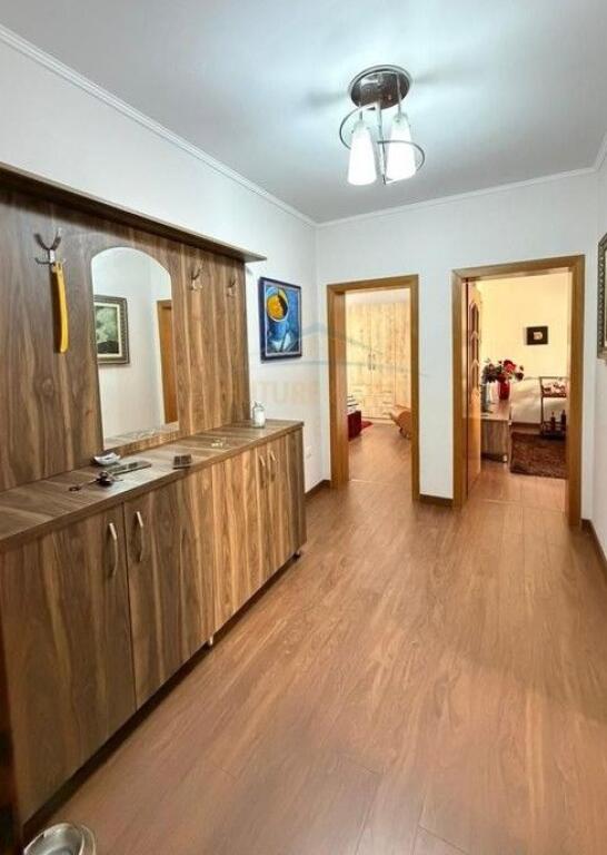 Shitet, Apartament 1+1, Ambasada Amerikane, Rruga e Elbasanit, Tiranë.