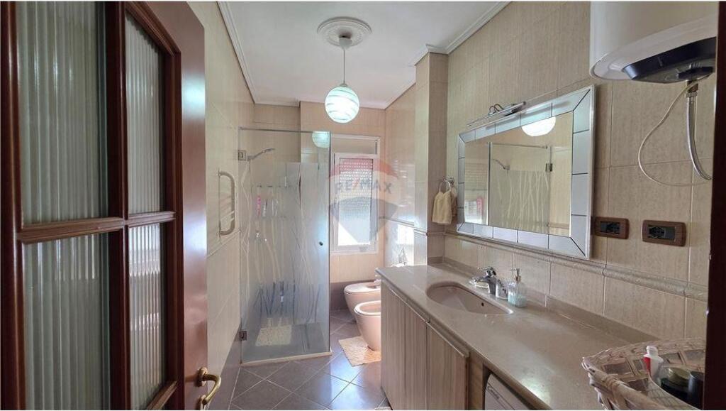 Apartament 2+1 me qera ne Bulevard,Vlore