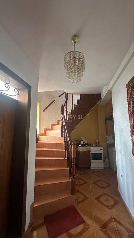 Villa for sale in Peze e Vogel near Lapidari.