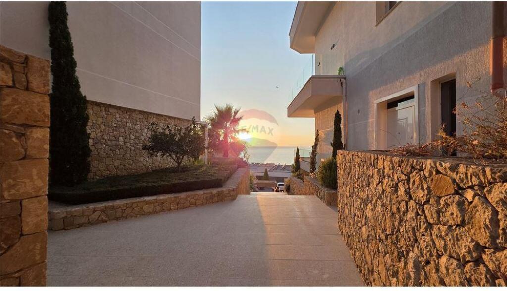 🏢 Apartament 2+1+2 për Shitje – Lungo Mare, Vlorë