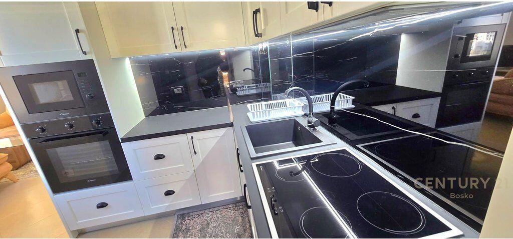 Shitet apartament 2+1+2 Ballkone në zonën e Liqenit të Thatë, pranë Hotel Radisson. 220,000 € Sip. Totale  99m2