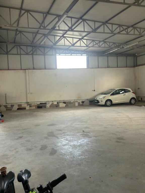 WAREHOUSE FOR RENT 700 M2 FILM STUDIO 3,500 EURO
