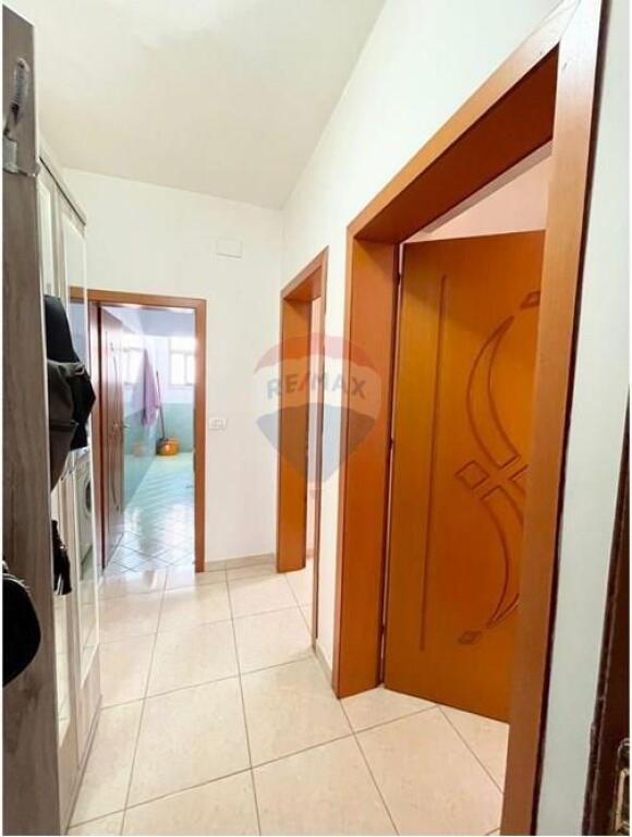 APARTAMENT 1+1 ME QIRA, TEK MEDRESEJA  !