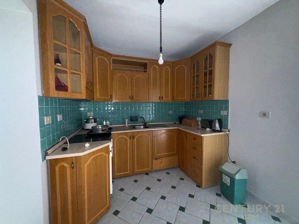 Vile me qira për zyrë pranë Shkollës Mihal Grameno