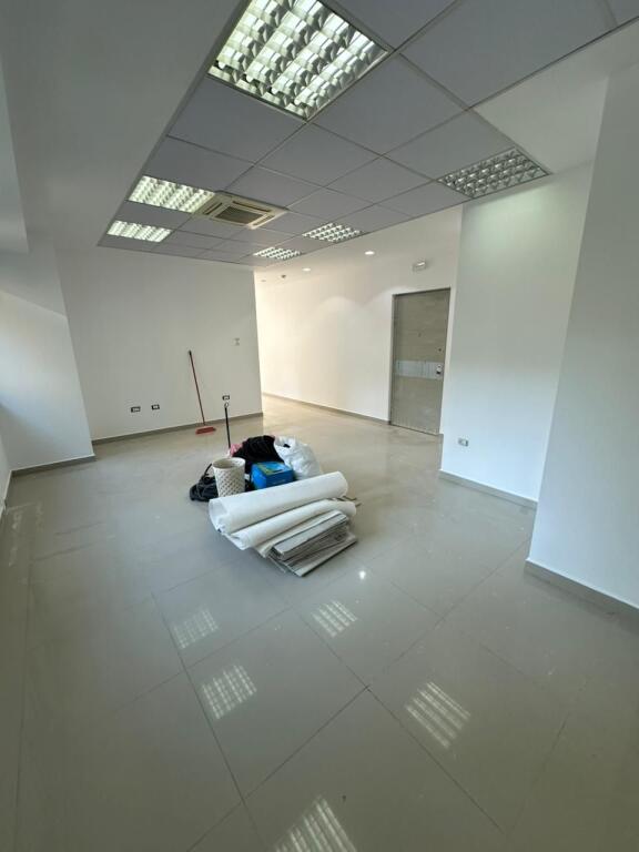 🏢 Office Space for Rent – Ambasador 3