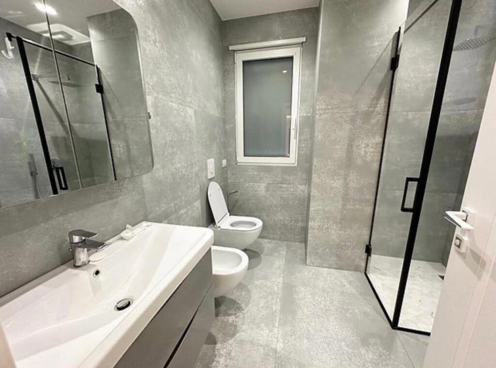 3+1 apartment for rent at Montesori Schl near Liqeni i Thate.