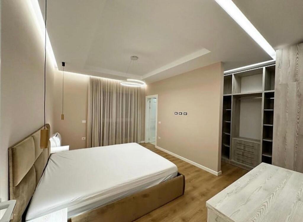 3+1 apartment for rent at Montesori Schl near Liqeni i Thate.