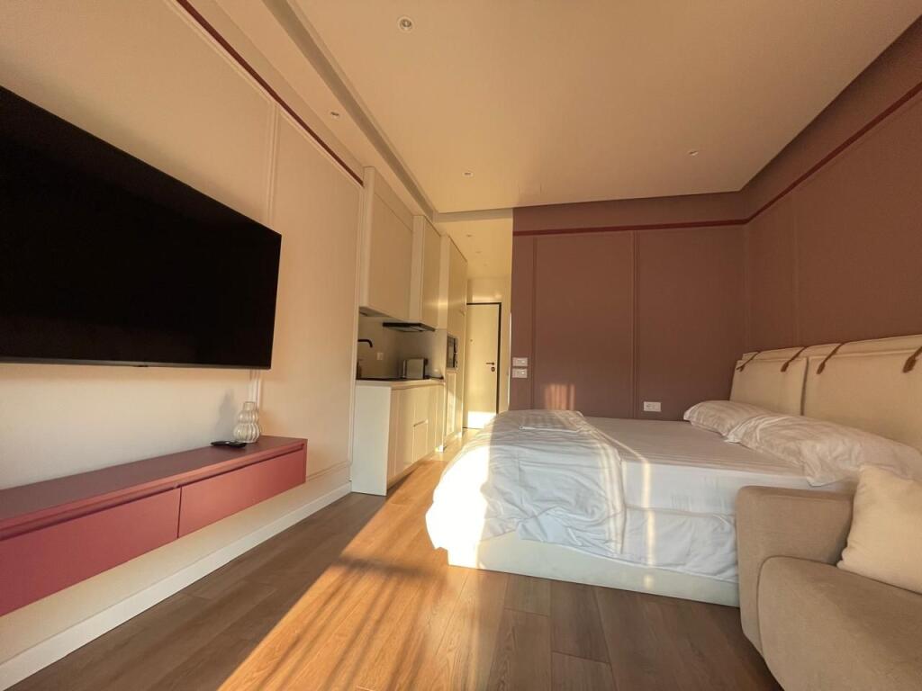 JEPET ME QIRA GARSONIERE NE LUNGOMARE VLORE