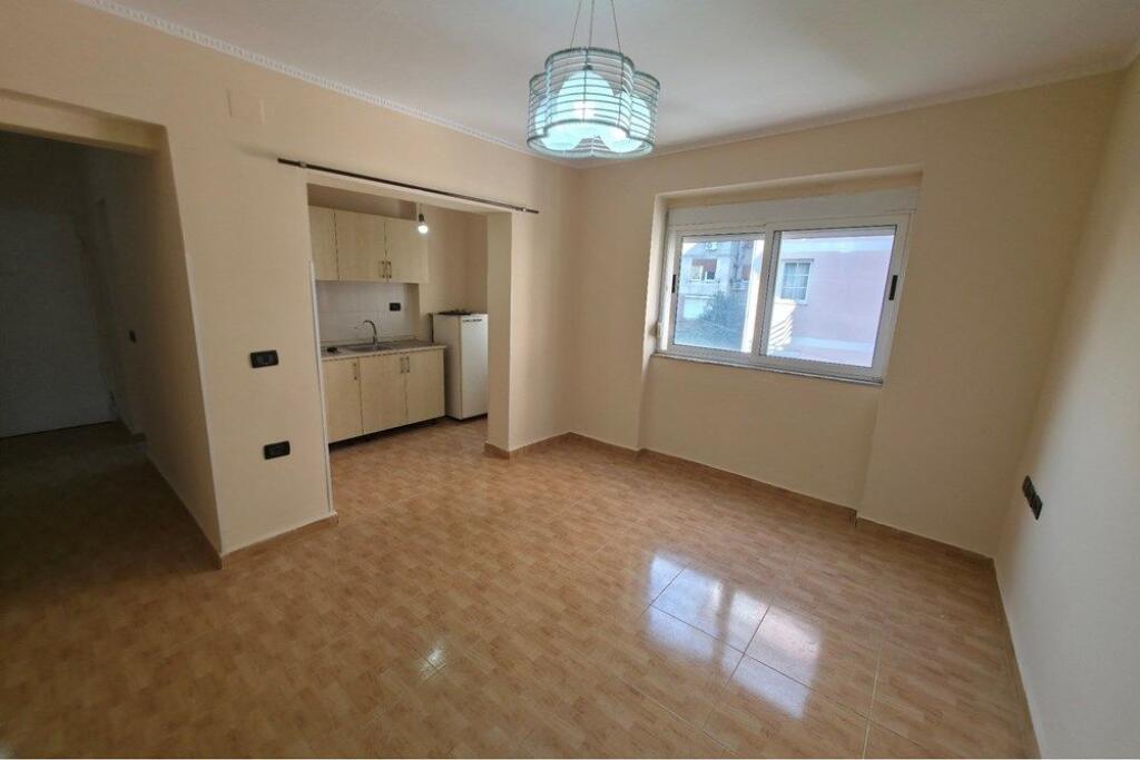 Apartament - Për Shitje - Tregu I Medresesë, Tiranë(ID: 530221059-448)