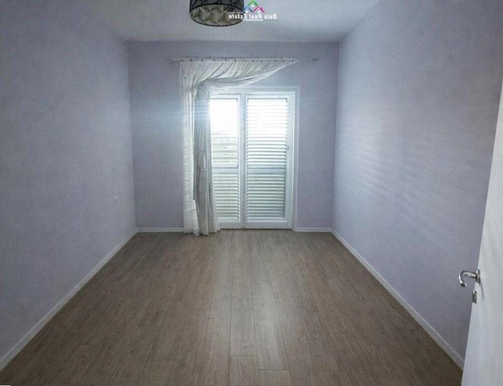 Zyre Me Qera 2+1 Tek Univers City (ID BZ2785) Tirane