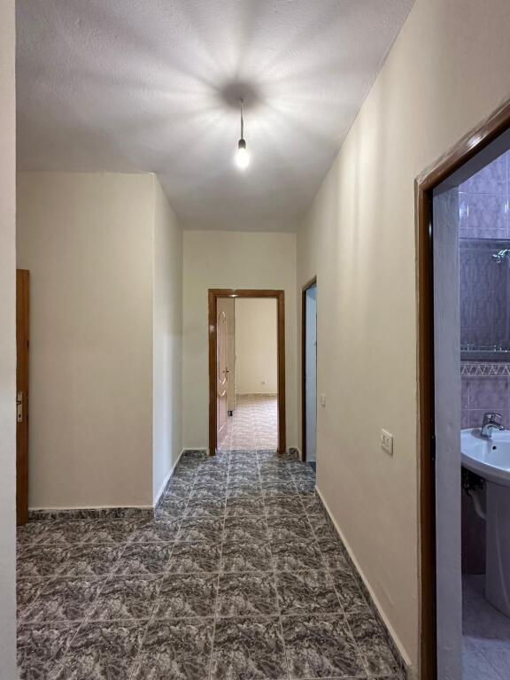 ZYRE ME QERA 120 M2 KOMUNA E PARISIT 700 EURO