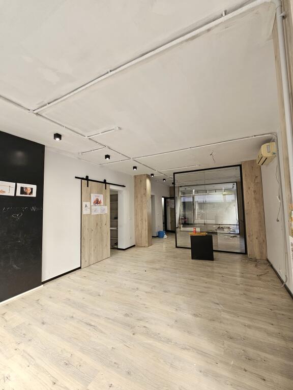 Zyre me Qera: Open space 📍Bllok ( Pranë Çokolatinit) - Kt.2 - Sp.120 m² - 1500/euro neto pallat i ri 🔥