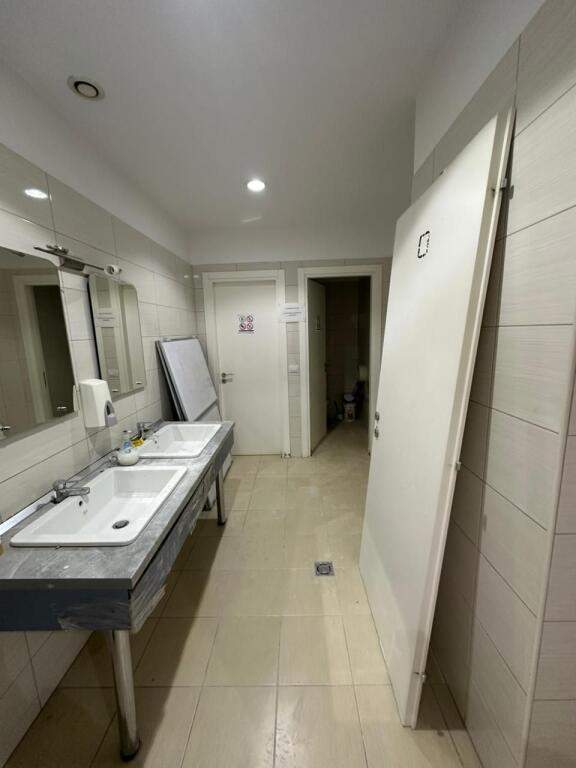 🏢 OFFICE FOR RENT – AMBASSADOR 3